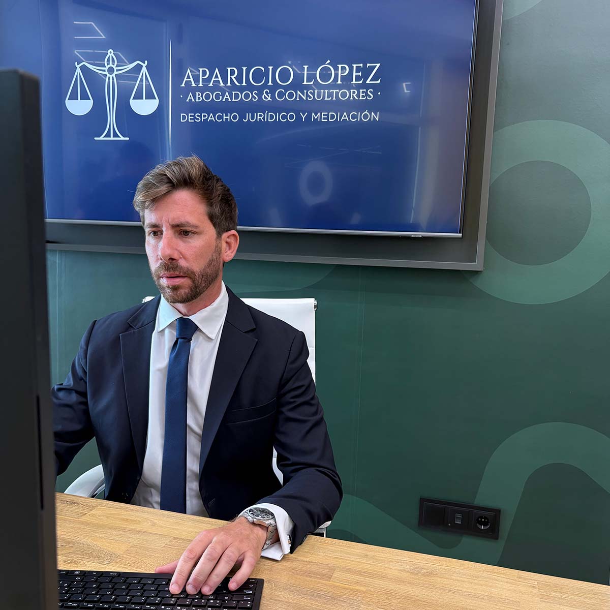 Jorge Aparicio López, equipo multidisciplinar